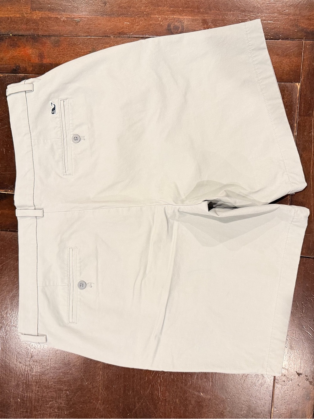 Vineyard Vines Two Pack Men’s 8” Performance Shorts in Light Gray & Coral - Picture 6 of 7